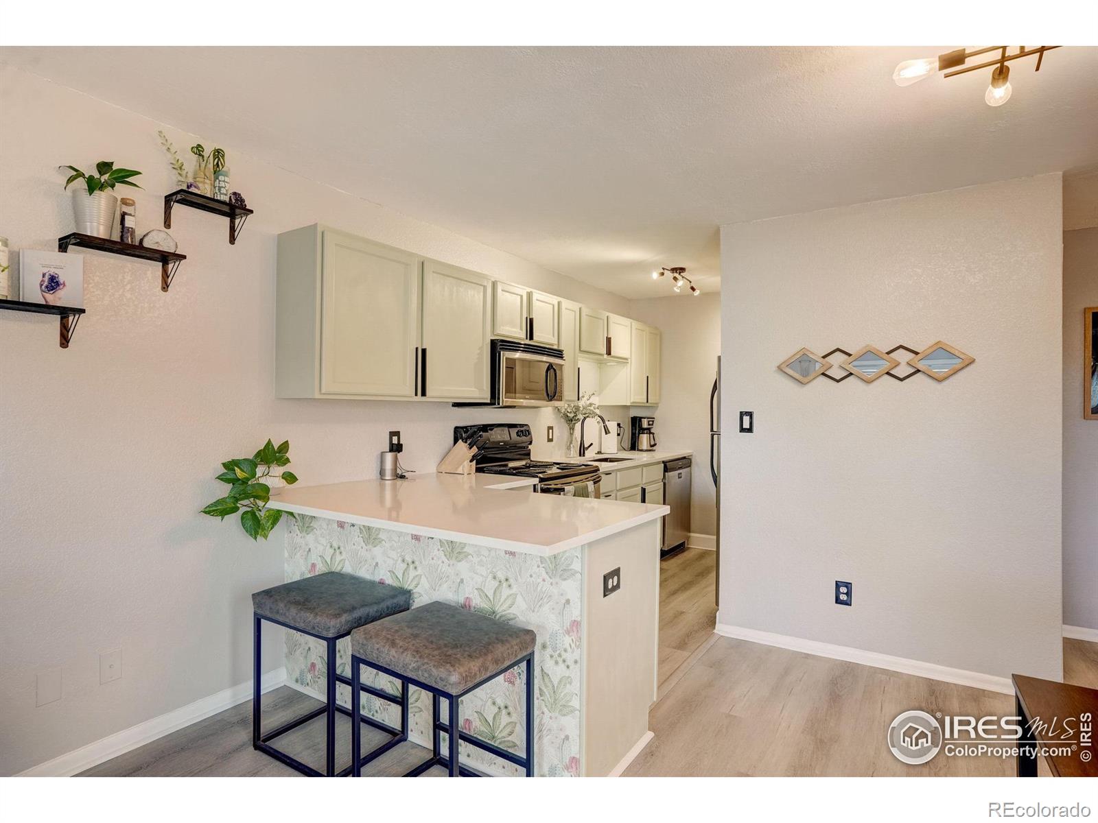 857 S Van Gordon Court Unit: 204