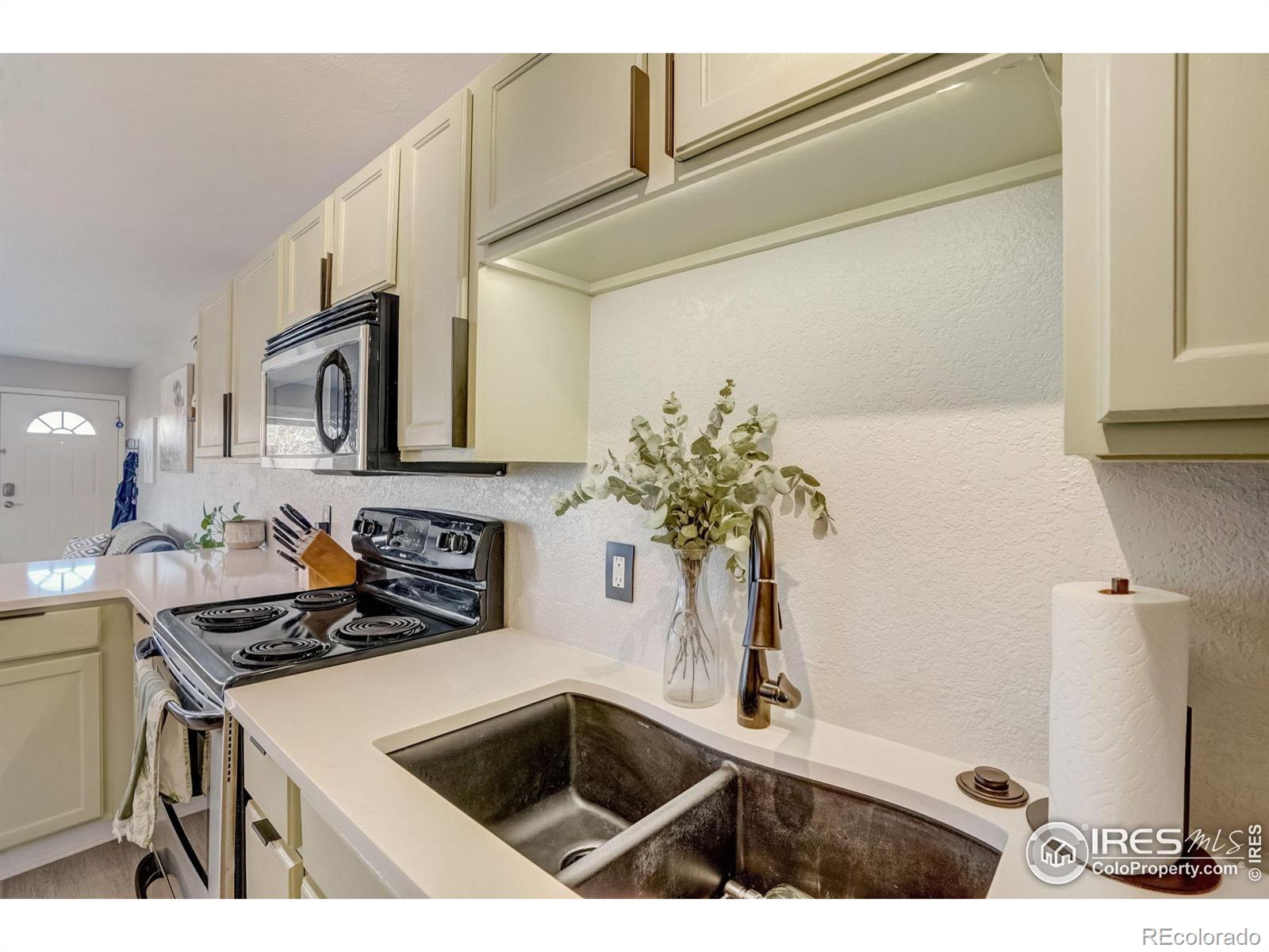 857 S Van Gordon Court Unit: 204