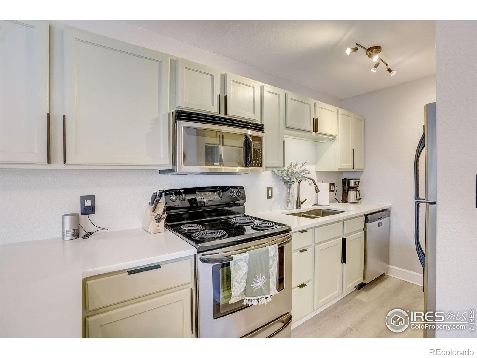 857 S Van Gordon Court Unit: 204