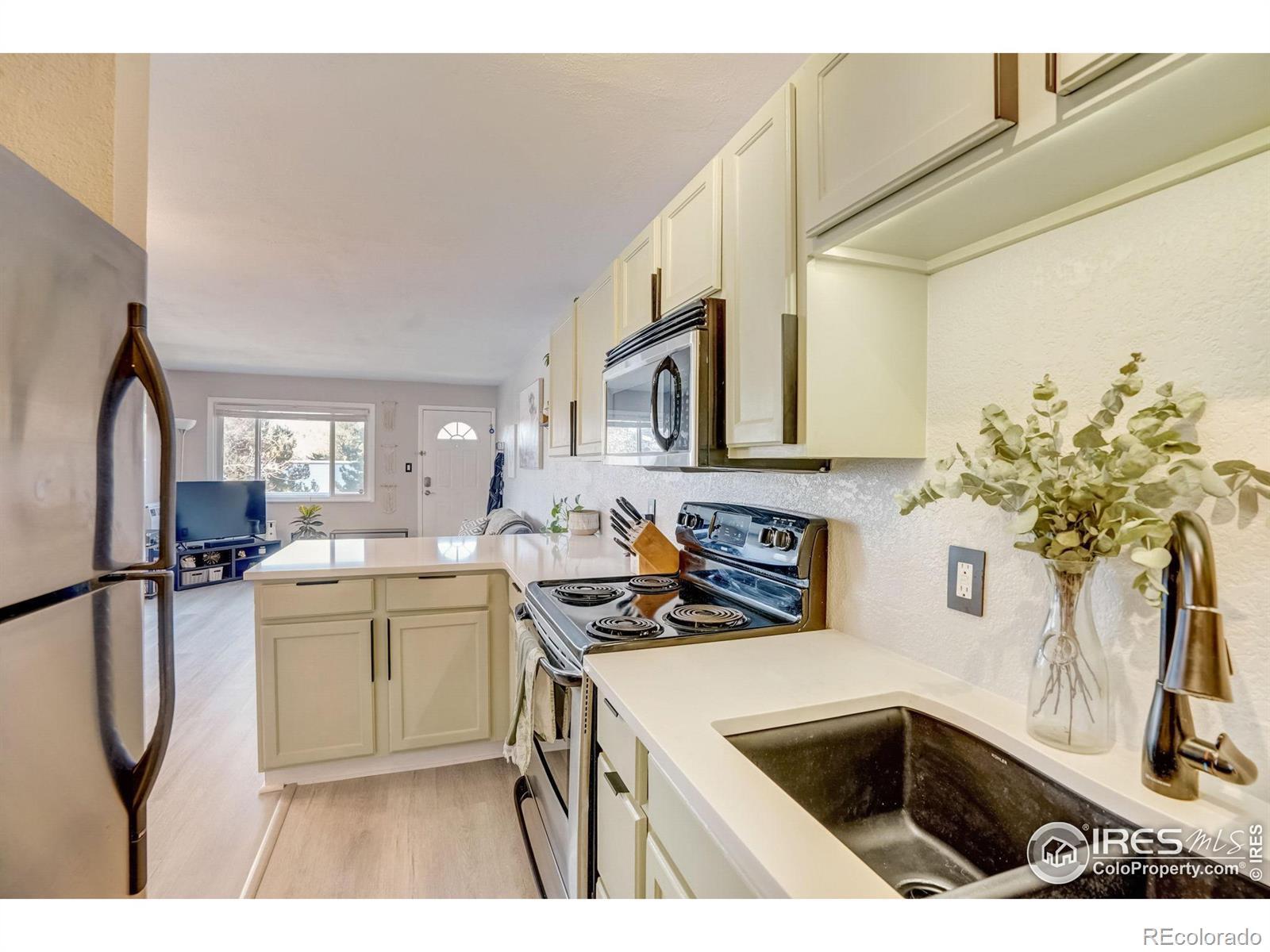 857 S Van Gordon Court Unit: 204