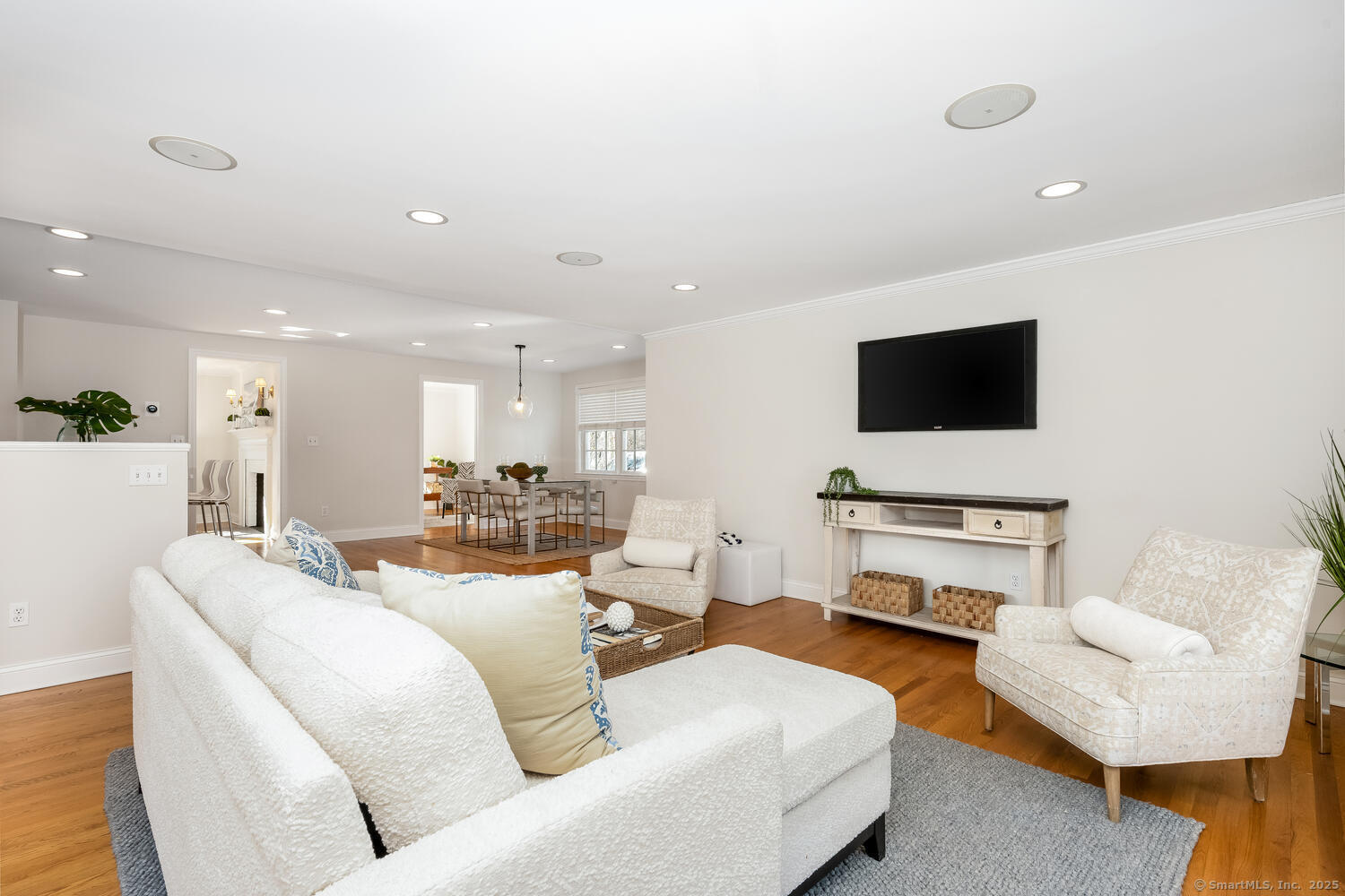 7 Clock Avenue