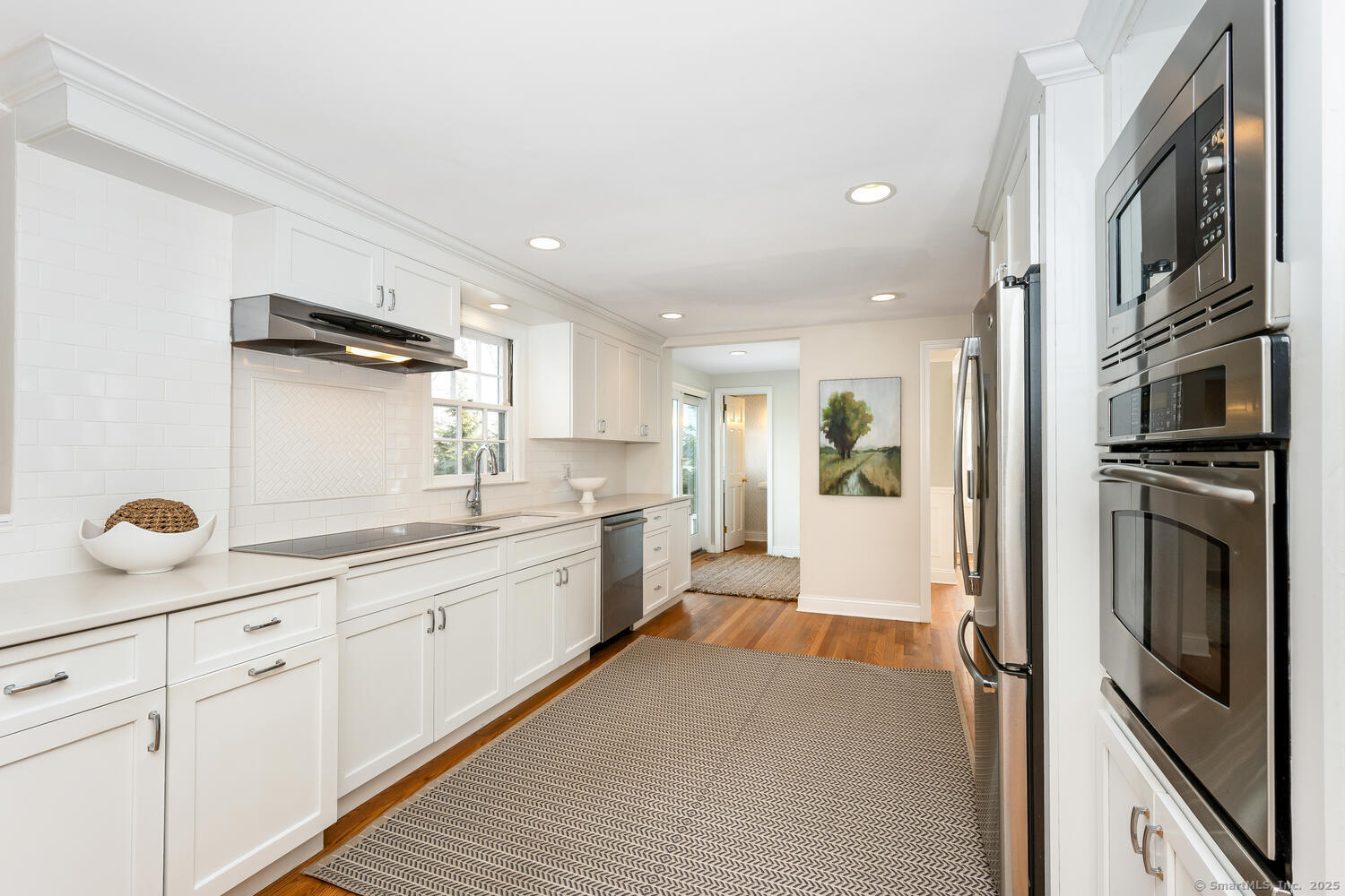 7 Clock Avenue