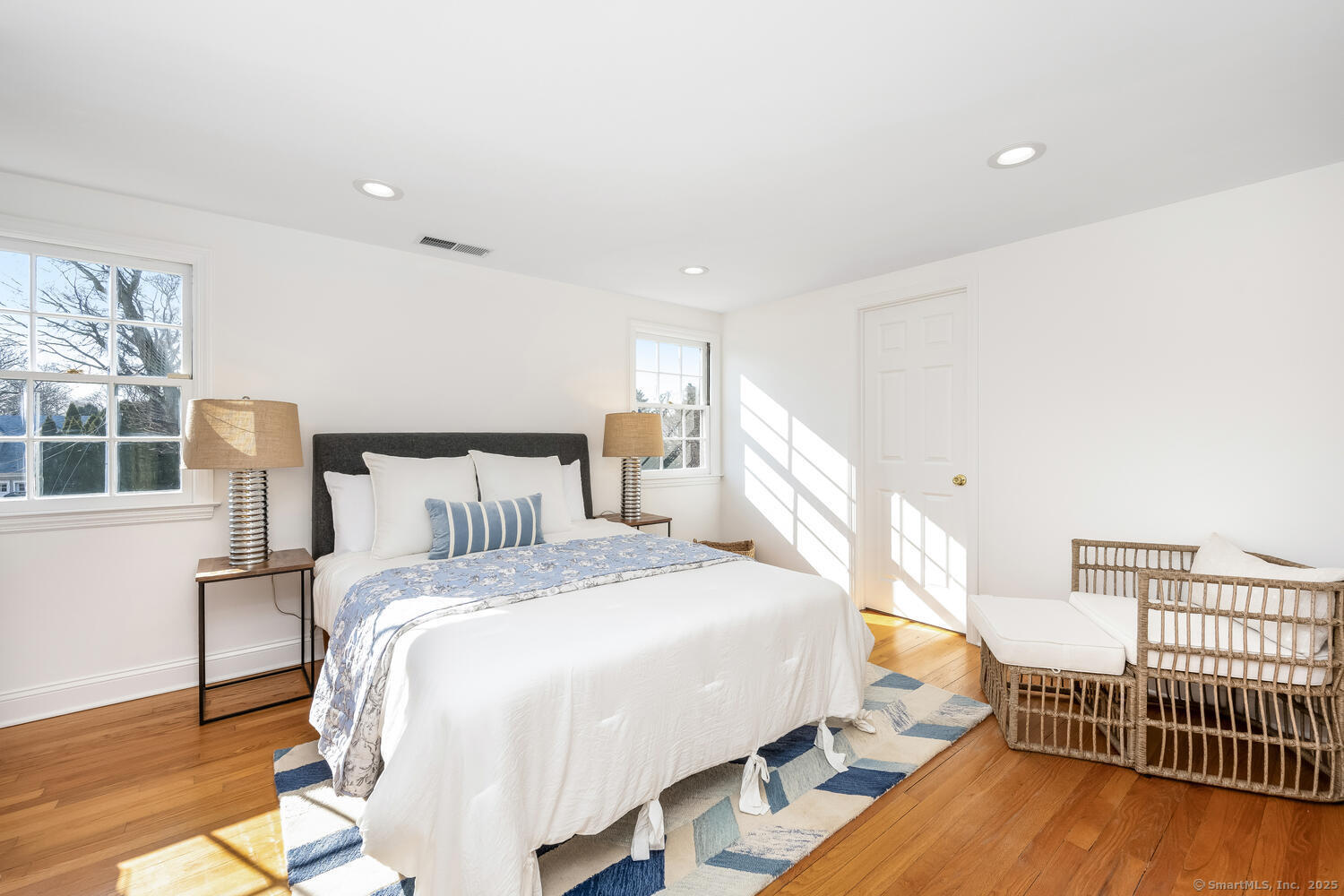 7 Clock Avenue