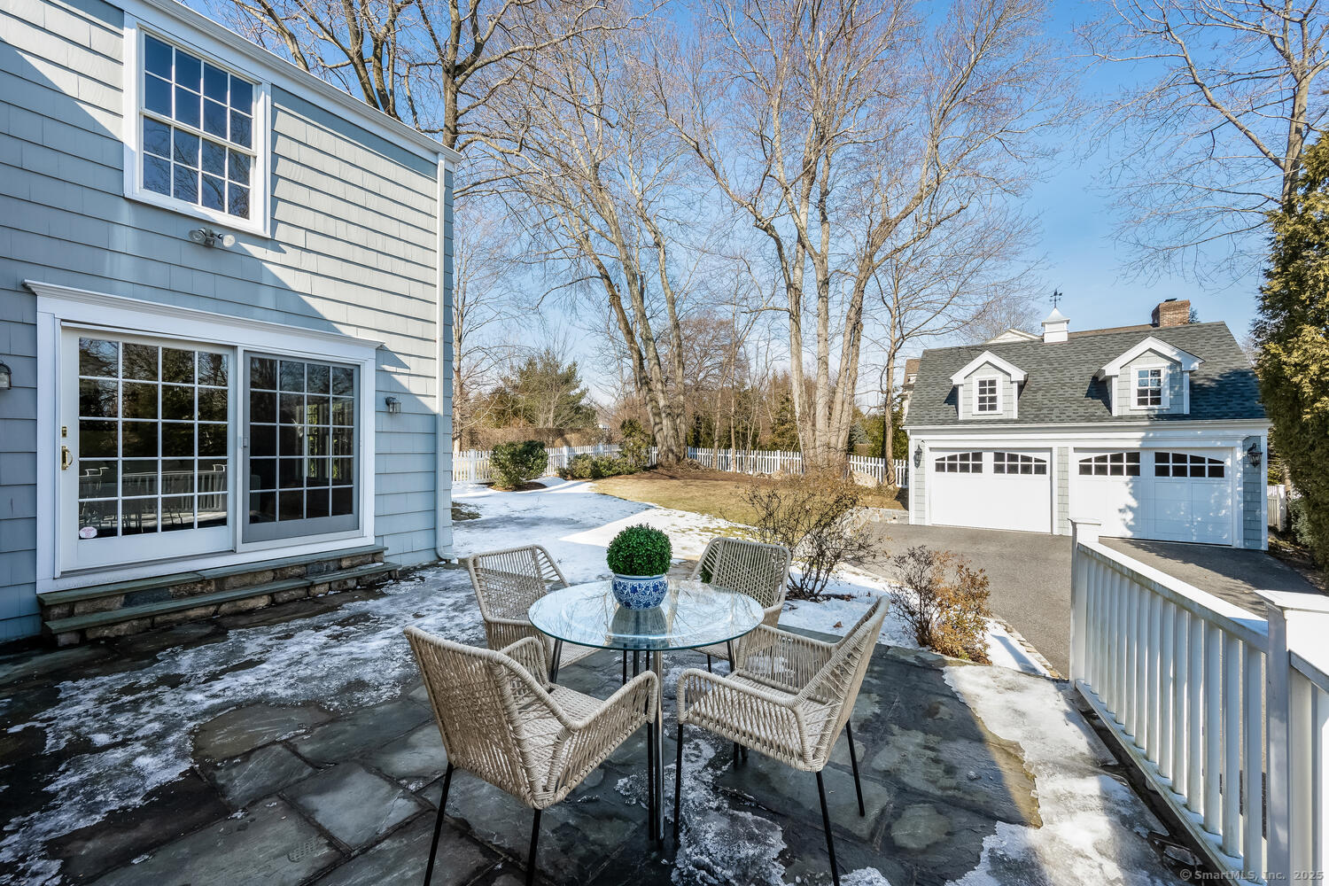 7 Clock Avenue