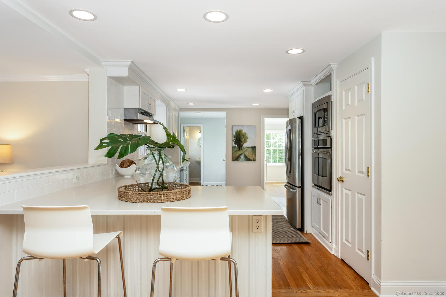 7 Clock Avenue