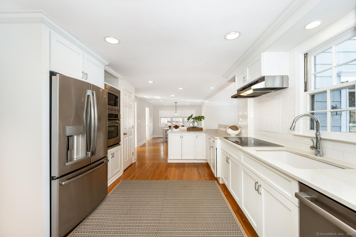 7 Clock Avenue