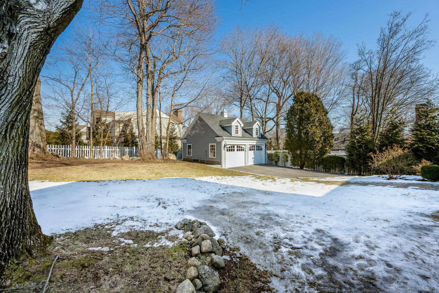 7 Clock Avenue
