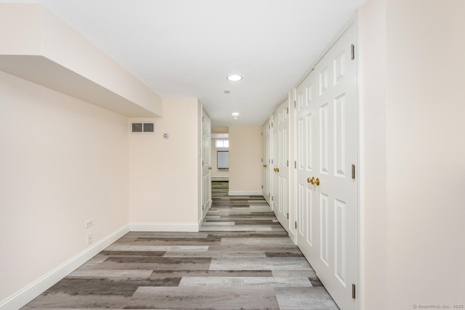 7 Clock Avenue