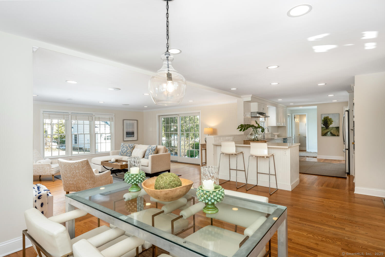 7 Clock Avenue