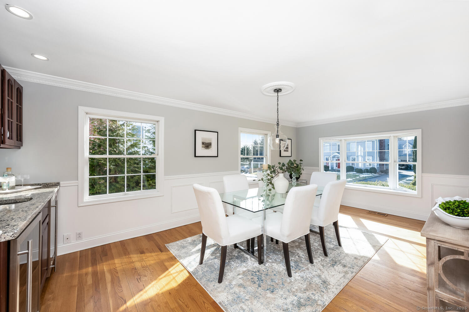 7 Clock Avenue