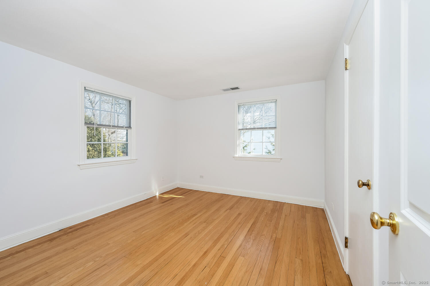 7 Clock Avenue