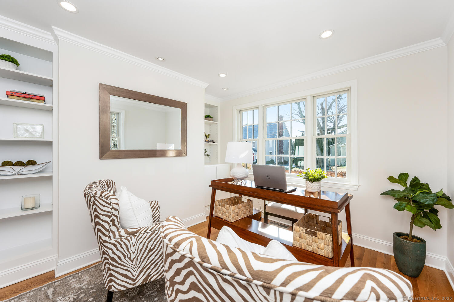 7 Clock Avenue