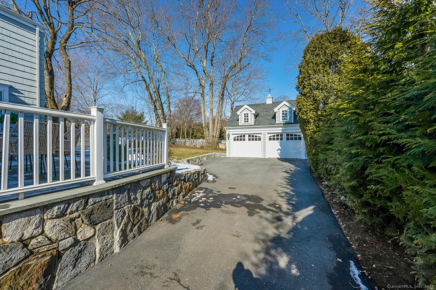 7 Clock Avenue