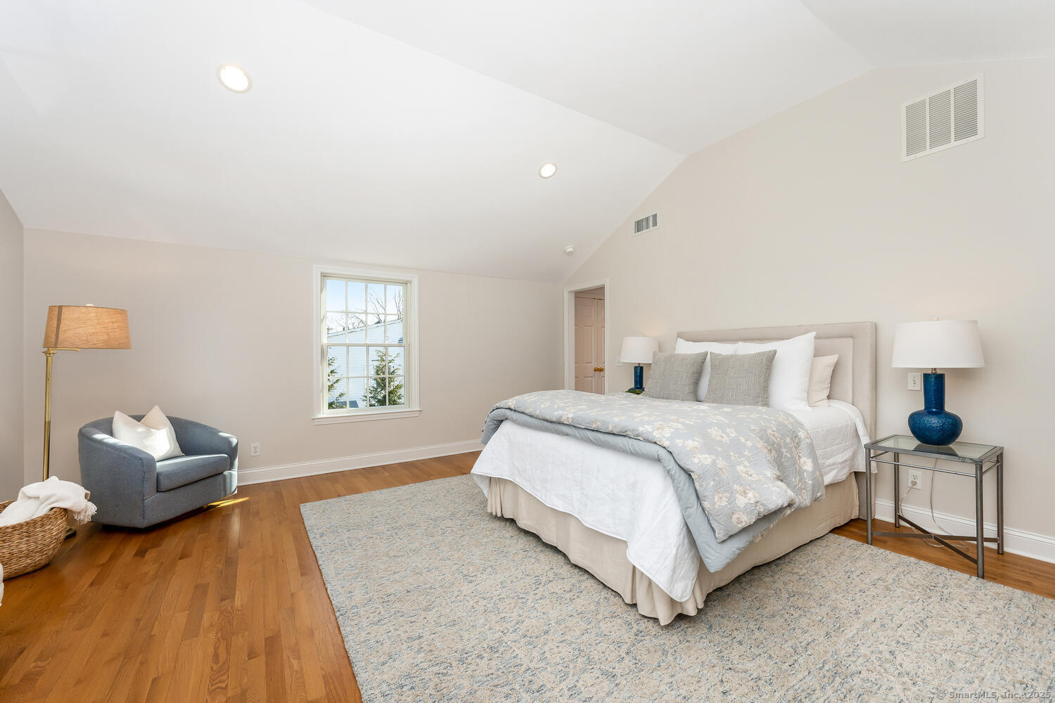 7 Clock Avenue