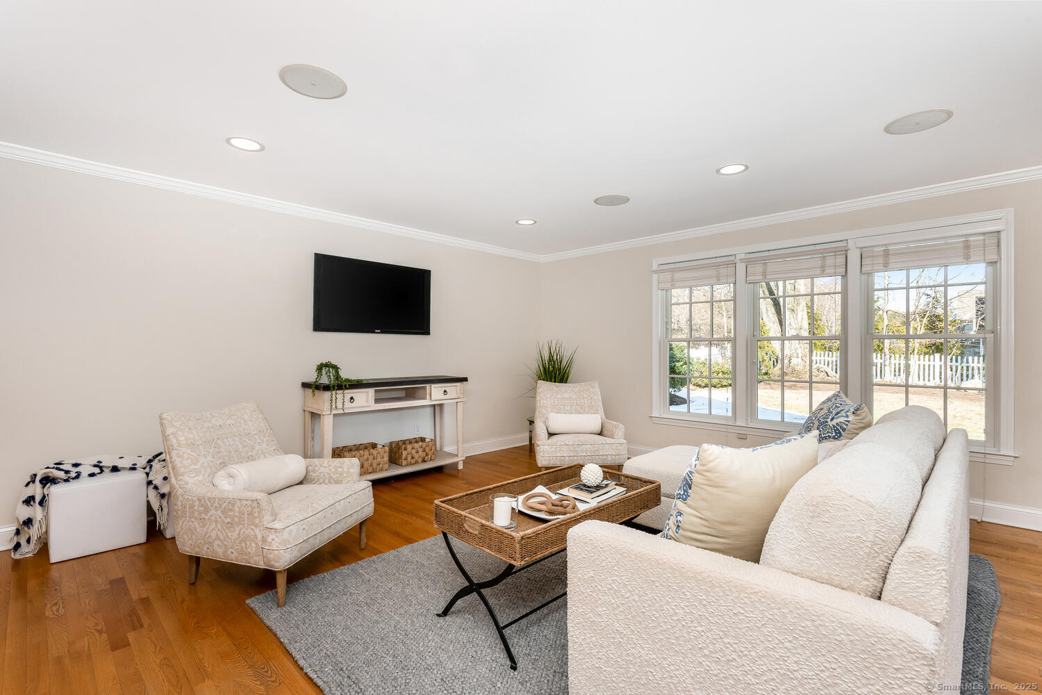 7 Clock Avenue