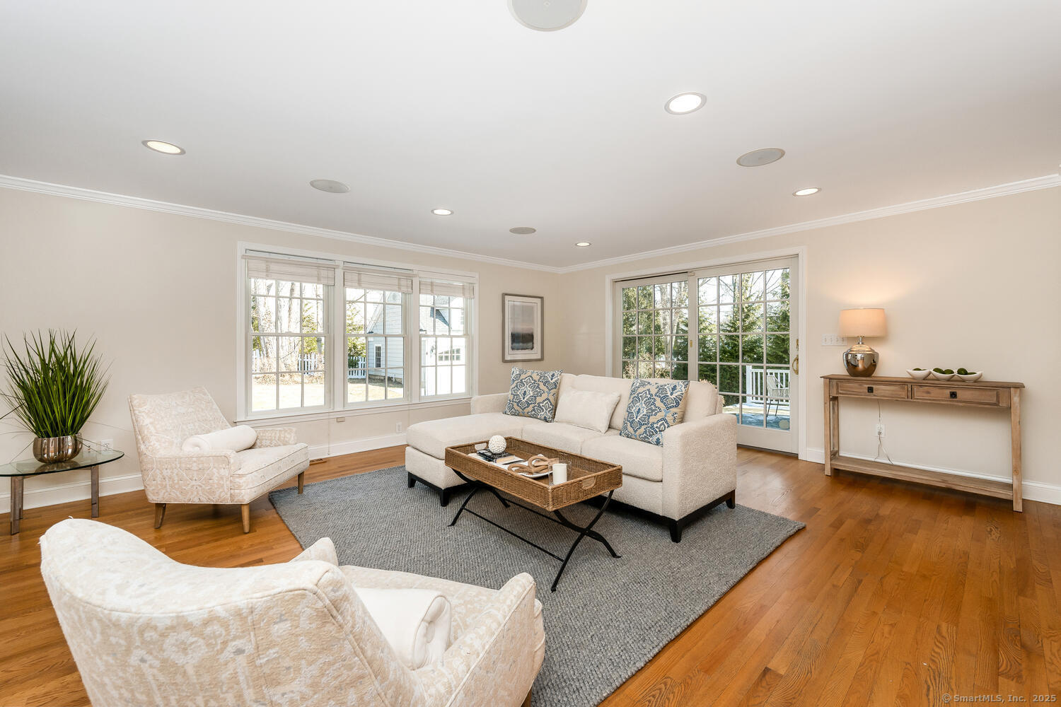 7 Clock Avenue