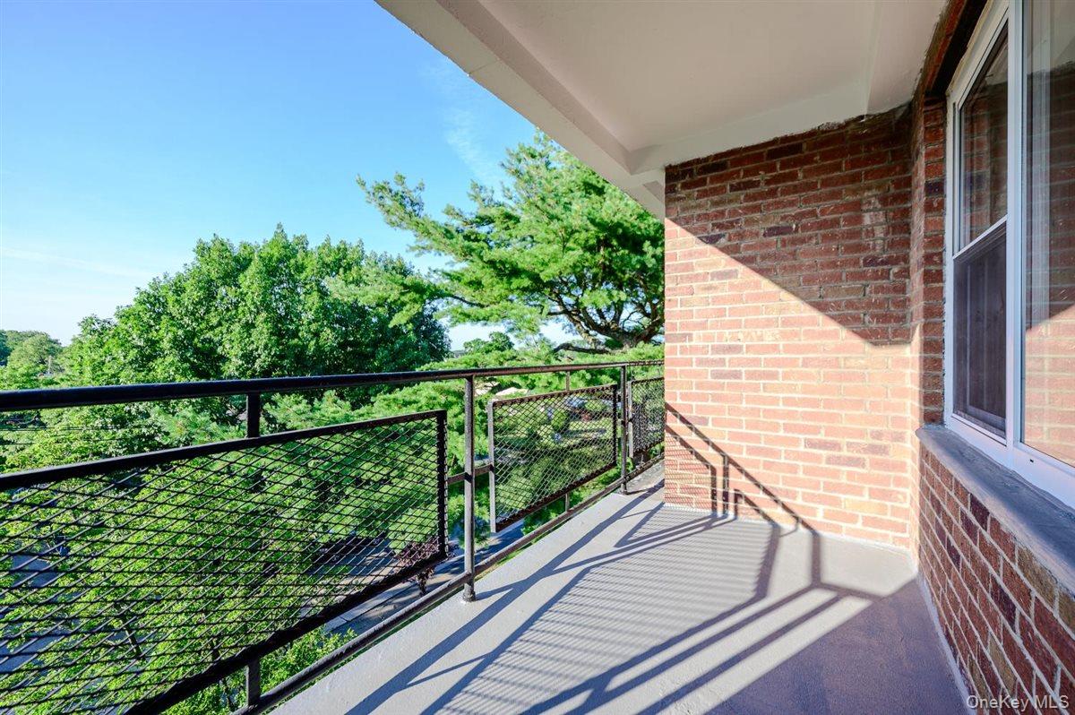 99 Randall Avenue Unit: 4-L