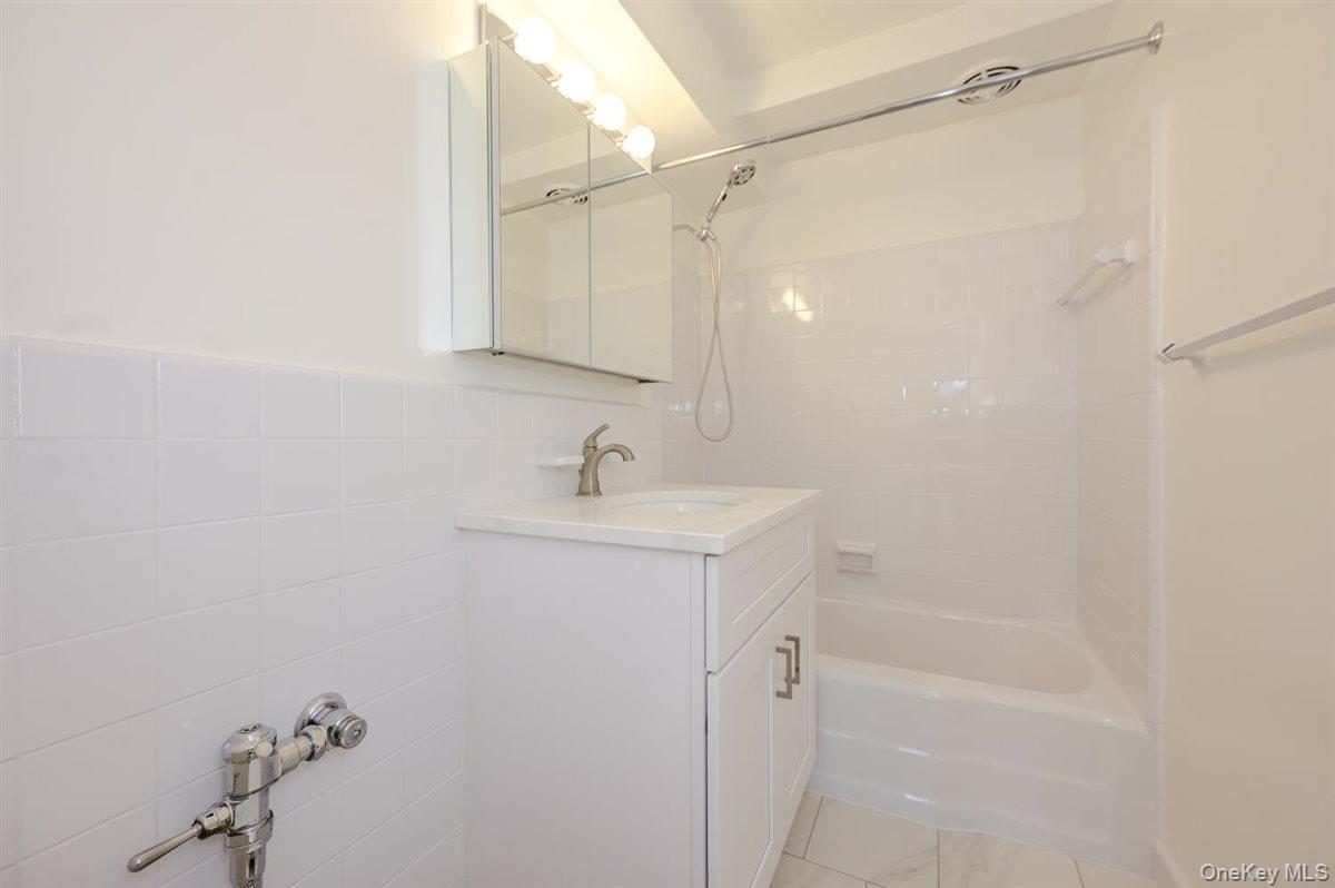 99 Randall Avenue Unit: 4-L