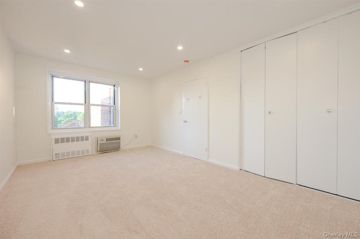 99 Randall Avenue Unit: 4-L