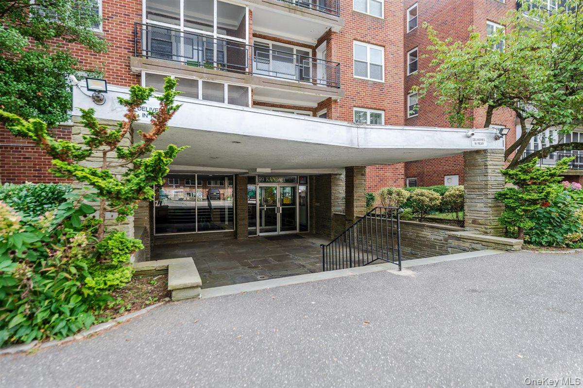99 Randall Avenue Unit: 4-L