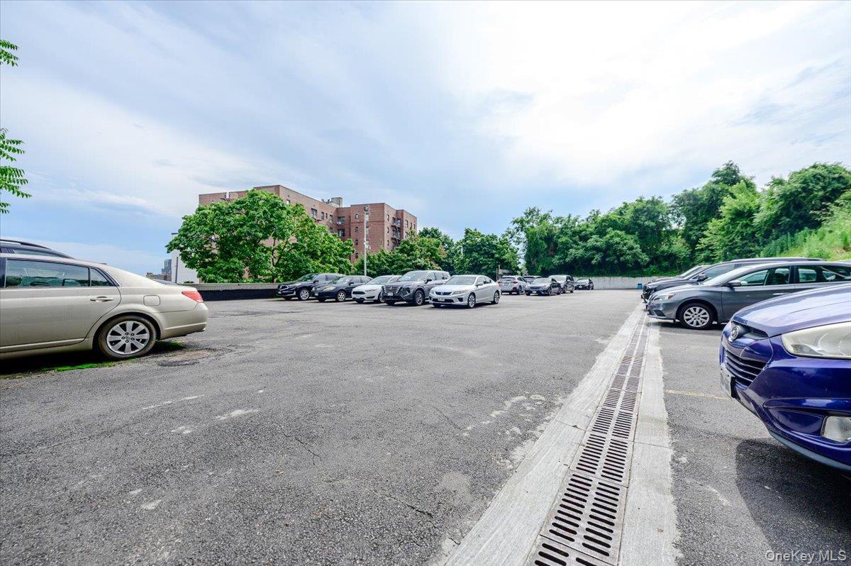 172-70 Highland Avenue Unit: 9-L