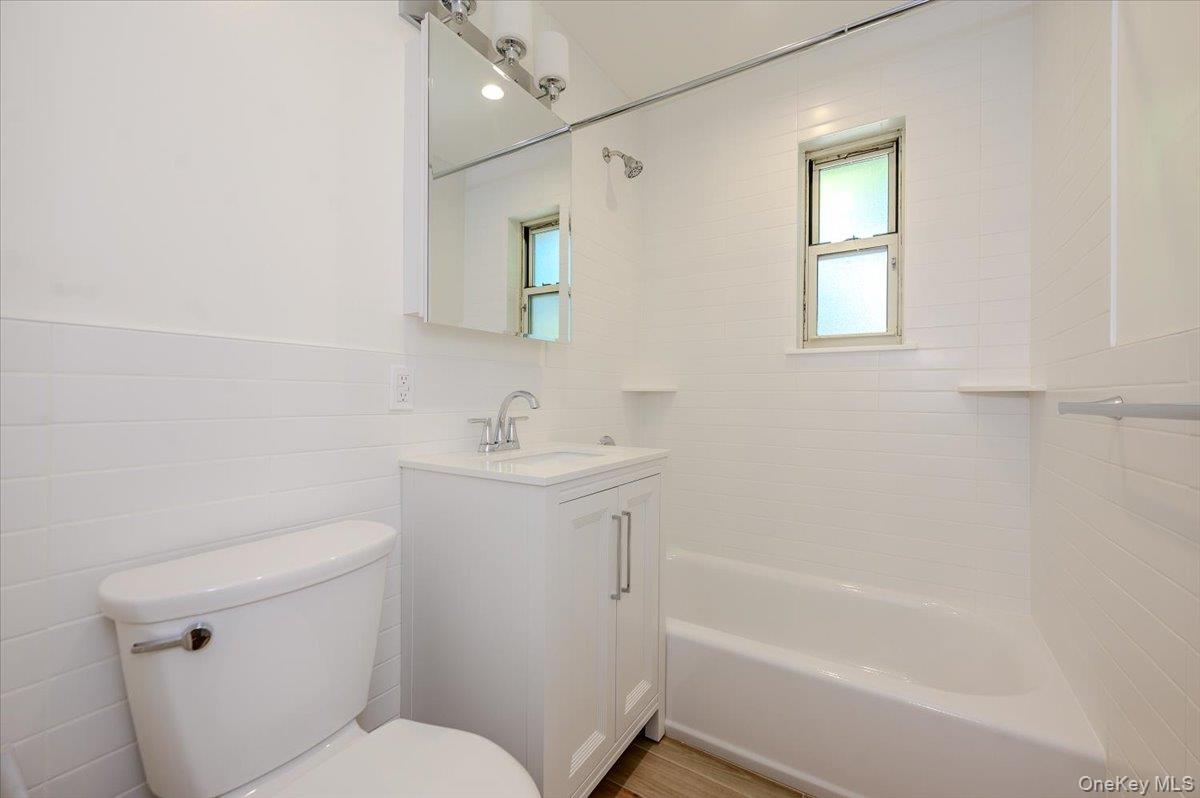 2 N Lewis Place Unit: 1.4B