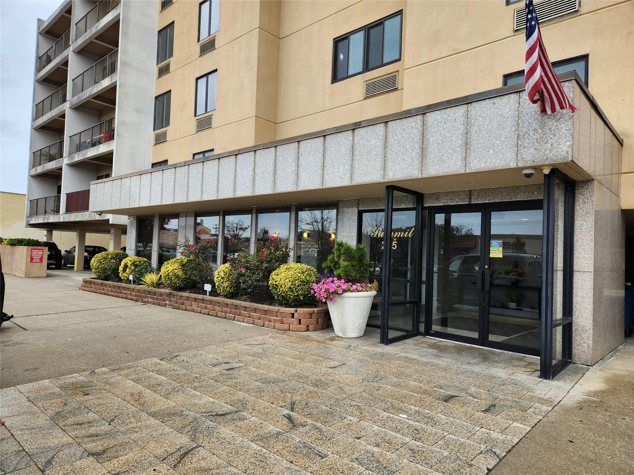 235 W Park Avenue Unit: 106