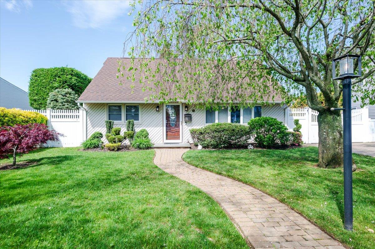16 Roxbury Lane