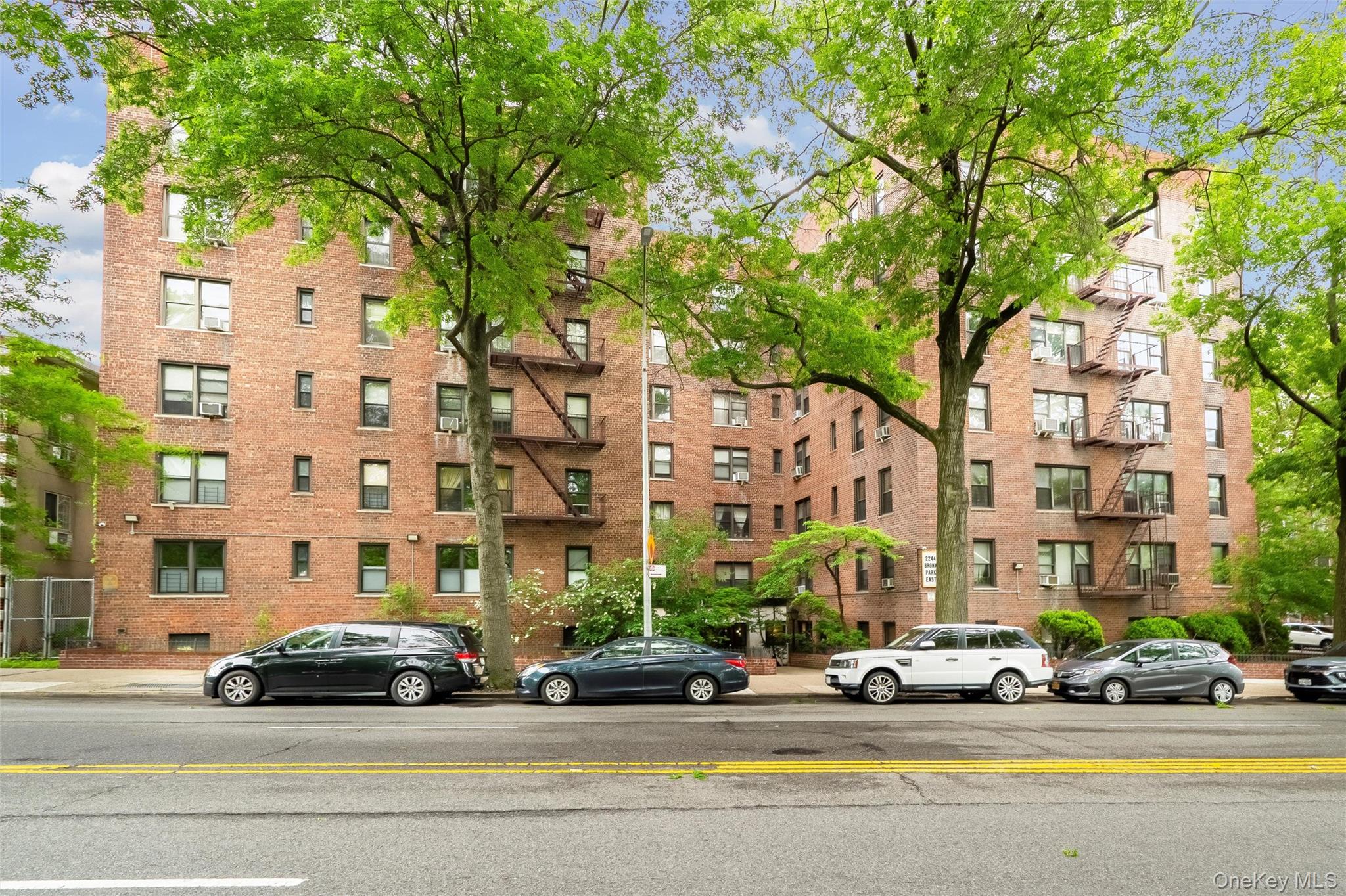 2244 Bronx Park E Unit: 1E