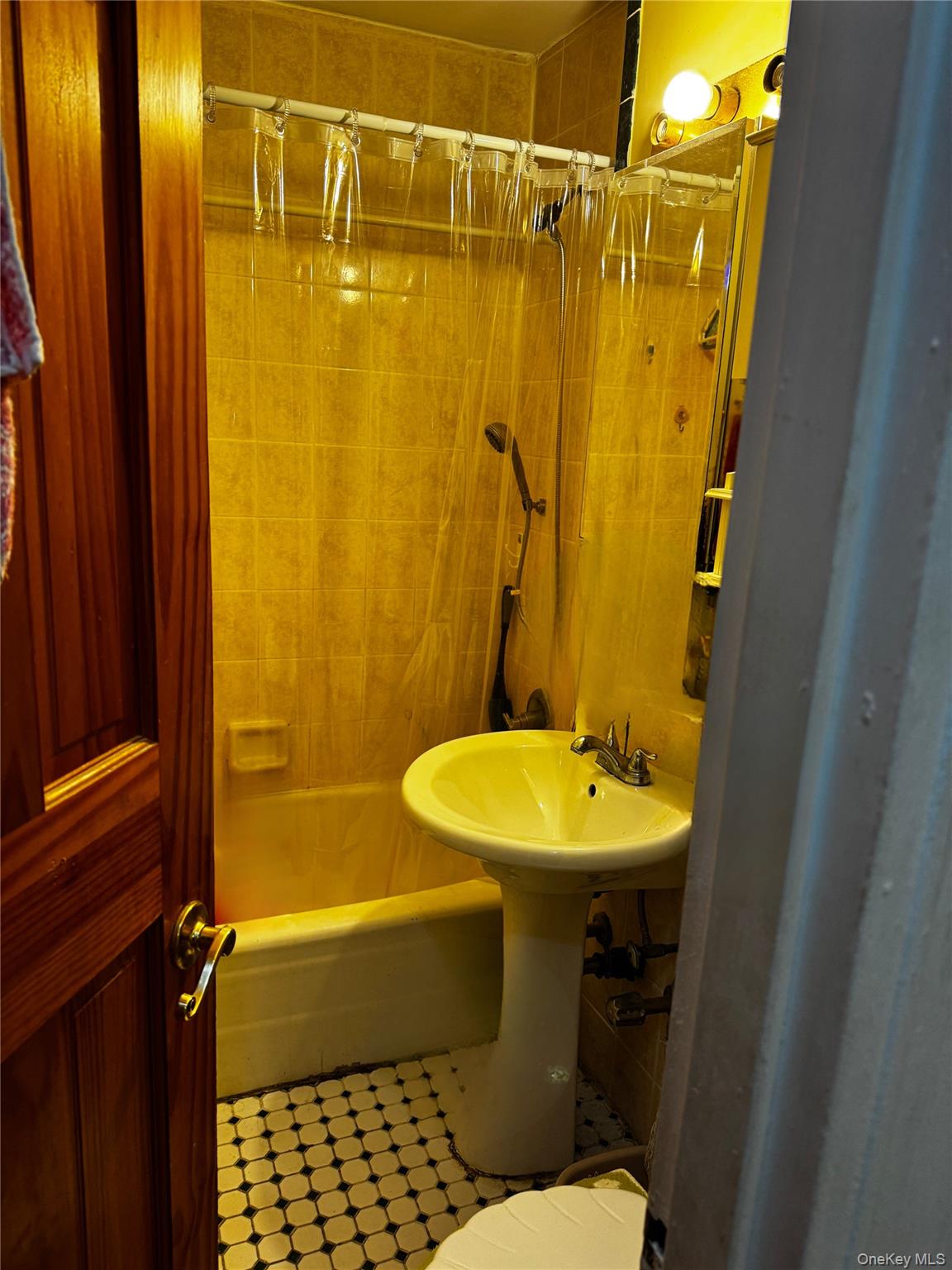 87-20 175th Street Unit: 6-J