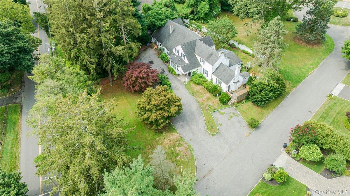 221 Huntington Bay Road