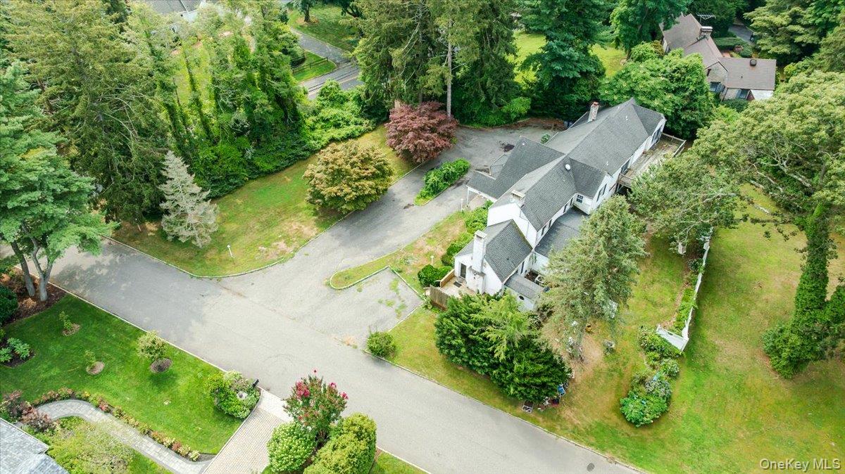 221 Huntington Bay Road