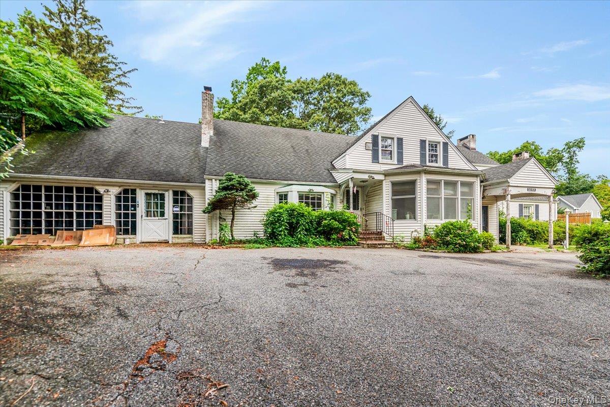 221 Huntington Bay Road