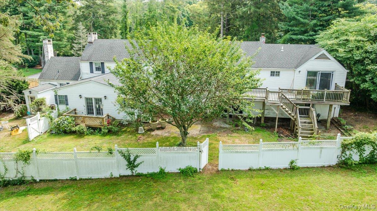 221 Huntington Bay Road