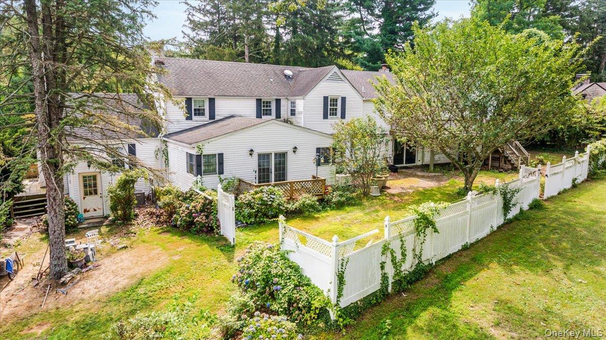 221 Huntington Bay Road