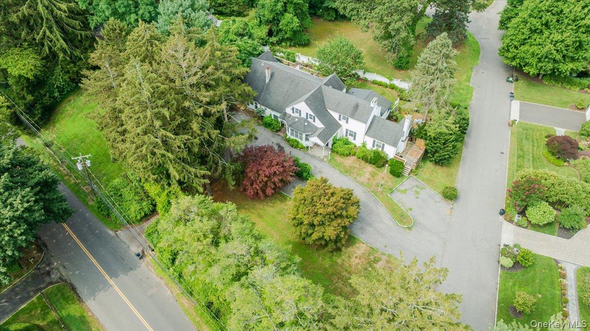 221 Huntington Bay Road