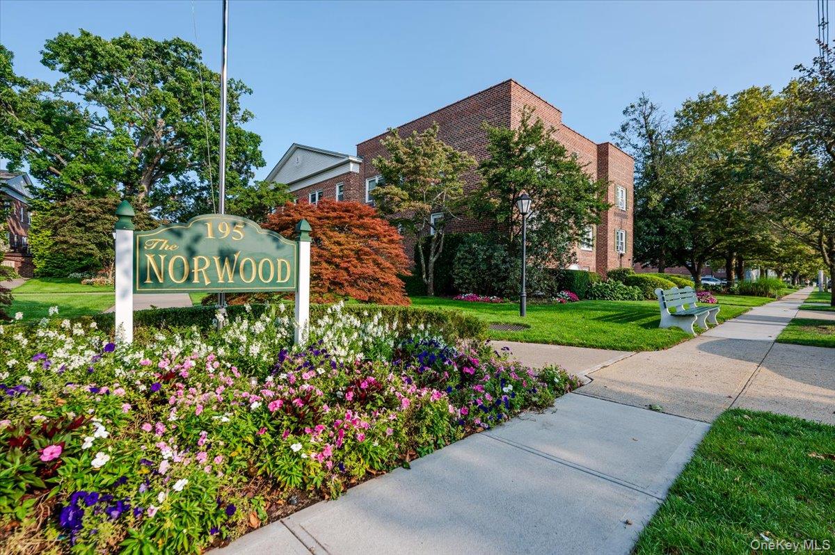 195 N Village Avenue Unit: Suite 1