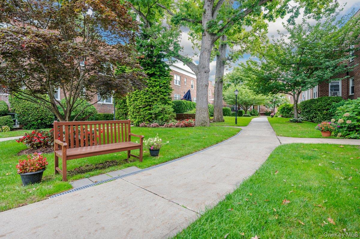 195 N Village Avenue Unit: Suite 1