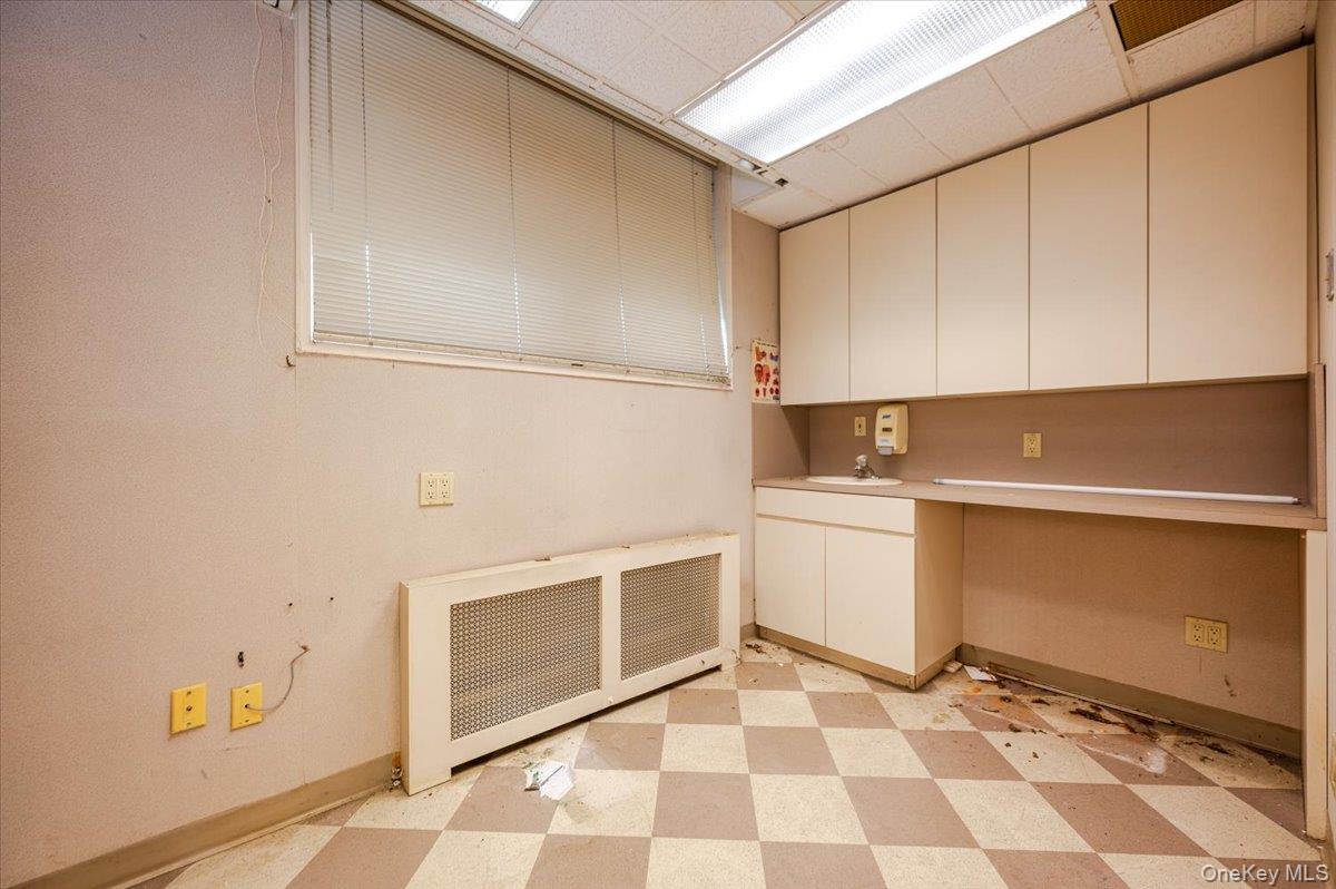 195 N Village Avenue Unit: Suite 1