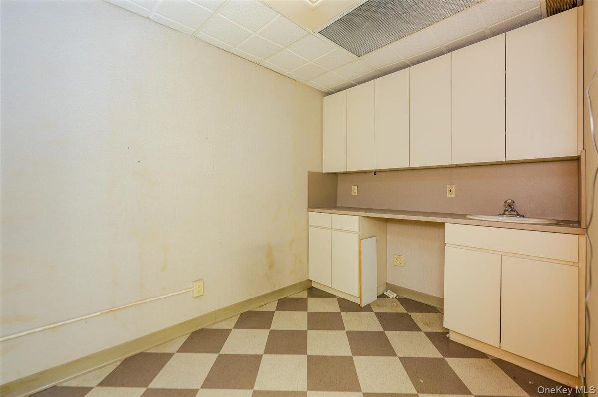 195 N Village Avenue Unit: Suite 1