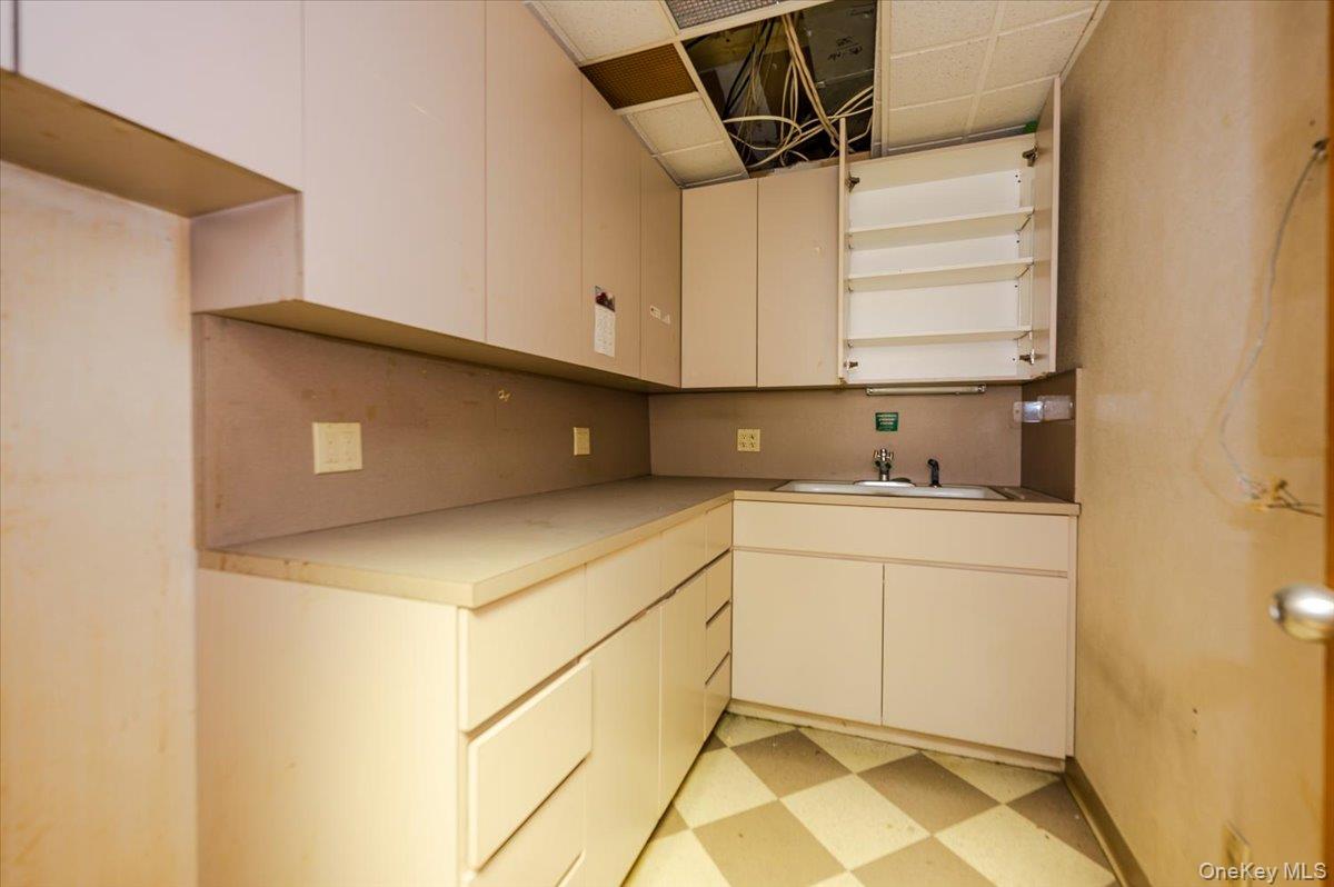 195 N Village Avenue Unit: Suite 1