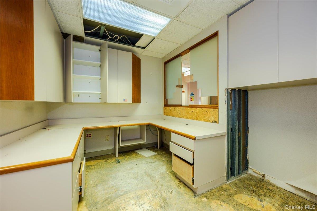 195 N Village Avenue Unit: Suite 1