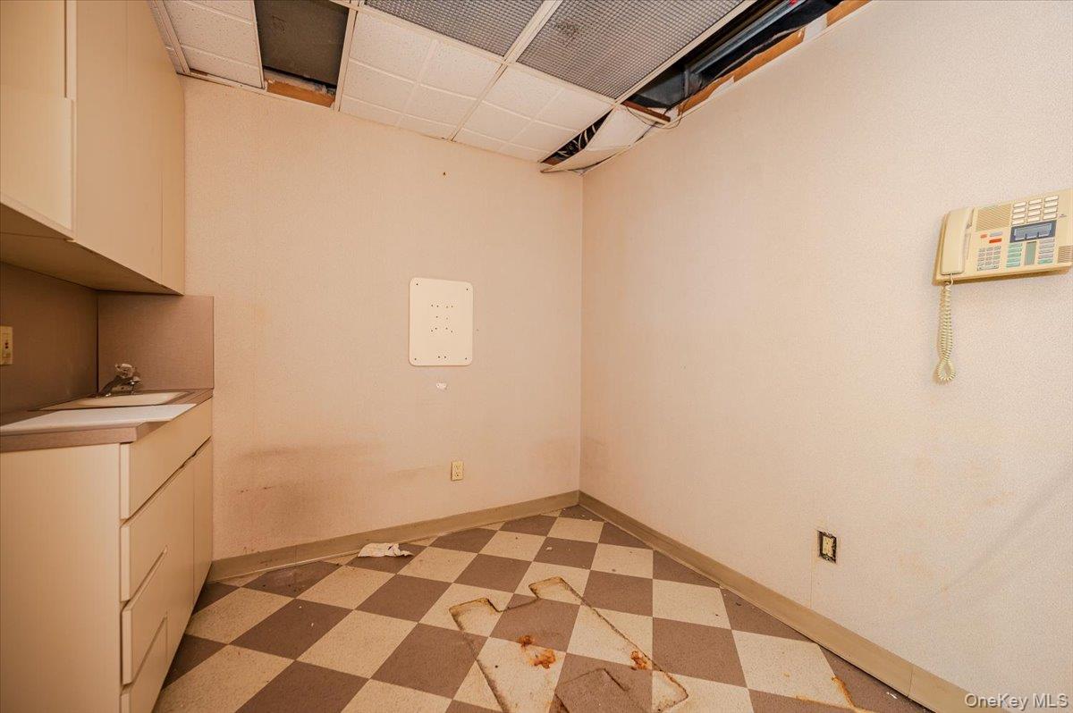 195 N Village Avenue Unit: Suite 1