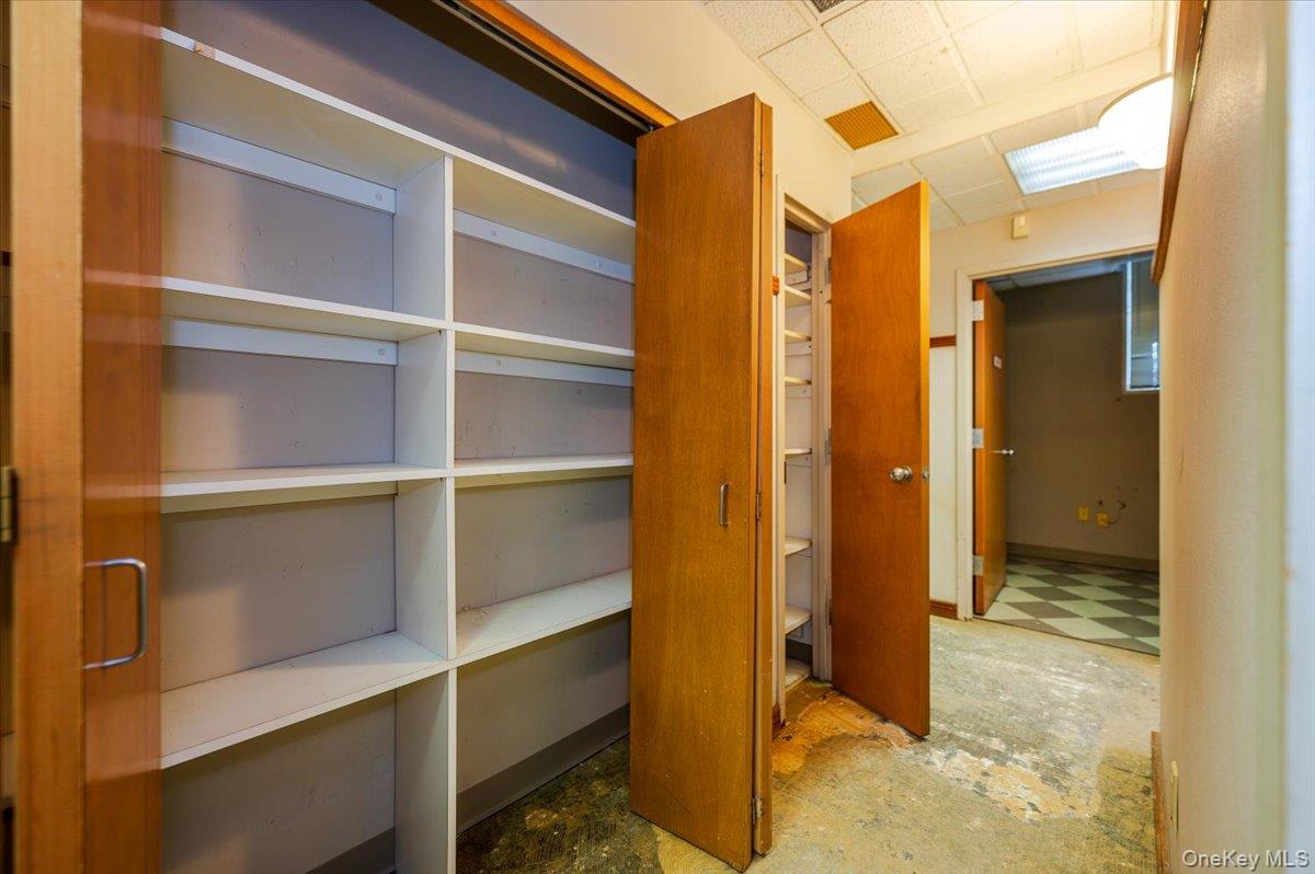 195 N Village Avenue Unit: Suite 1