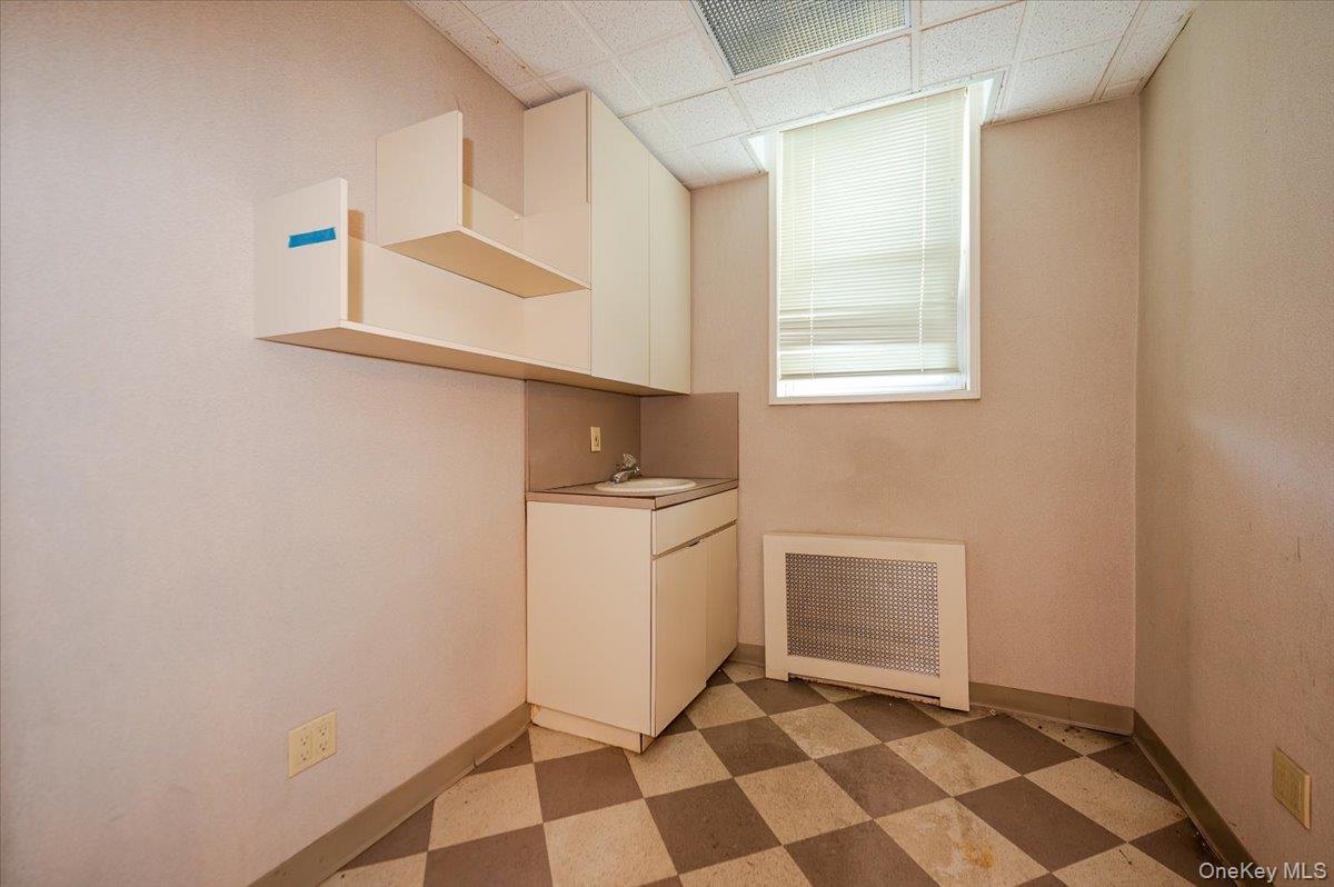 195 N Village Avenue Unit: Suite 1