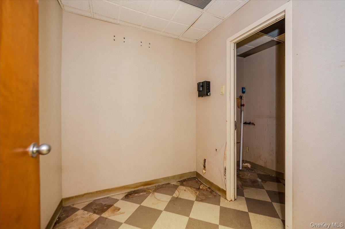 195 N Village Avenue Unit: Suite 1