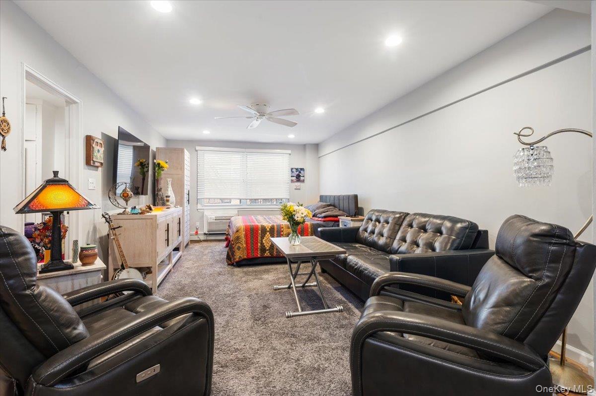 111 S Centre Avenue Unit: 2-KK