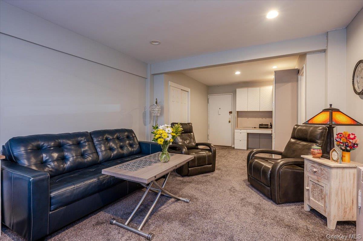 111 S Centre Avenue Unit: 2-KK