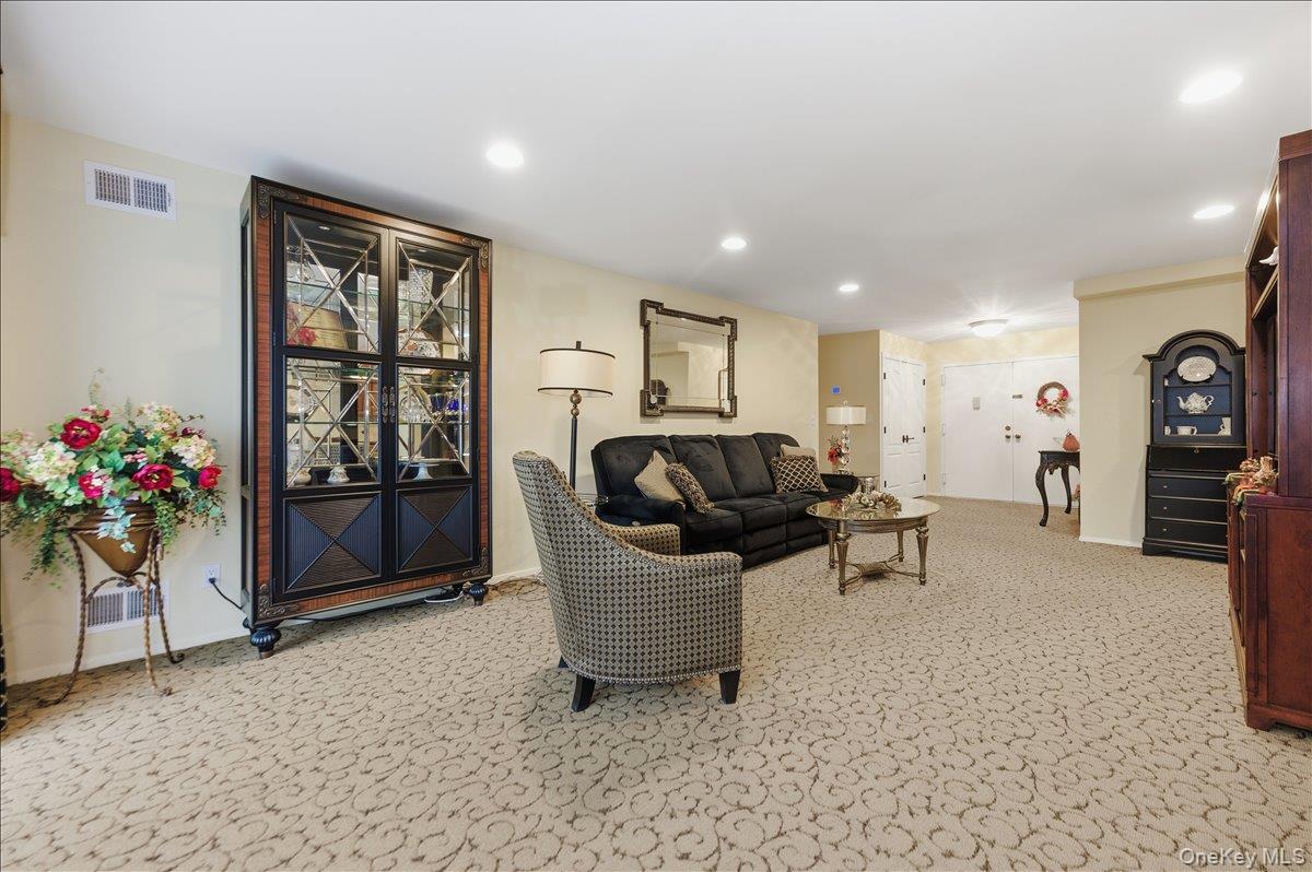 99 S Park Avenue Unit: 224