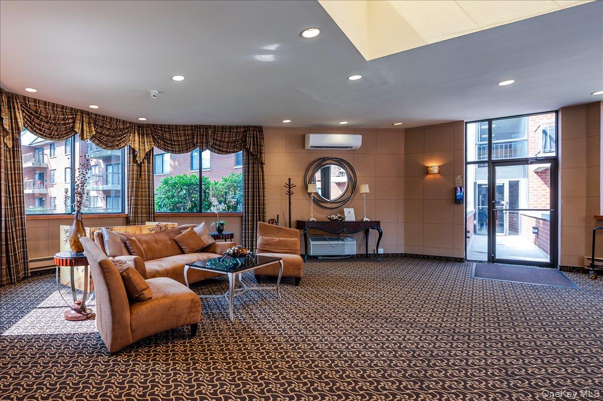 99 S Park Avenue Unit: 224